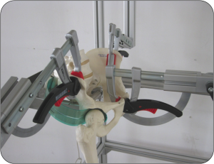 Bancada de prueba con modelo de articulación de cadera con sensores en posición